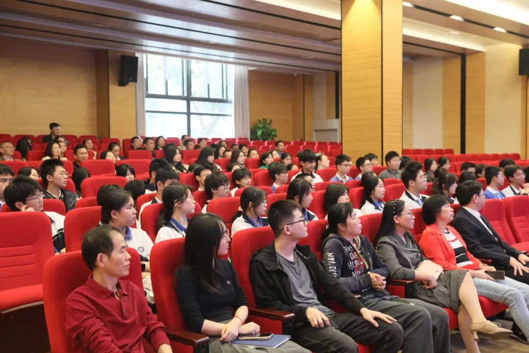 选科指导明方向 细心规划助成长——高一年级选科指导暨家长会