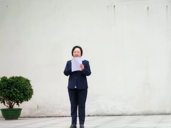 怀梦启新程 持恒铸华章——深圳市知源高级中学2025年春季学期第一周升旗仪式暨开学典礼