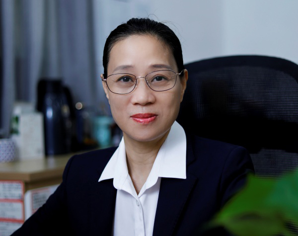 深圳市知源高级中学校校工会主席-何建玲