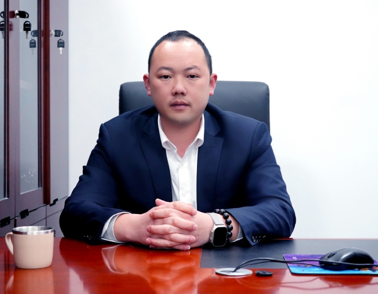 深圳市知源高级中学校长助理兼招办主任罗刚