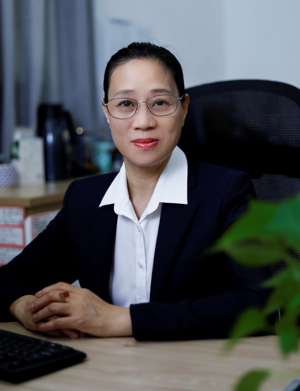 校工会主席：何建玲.jpg